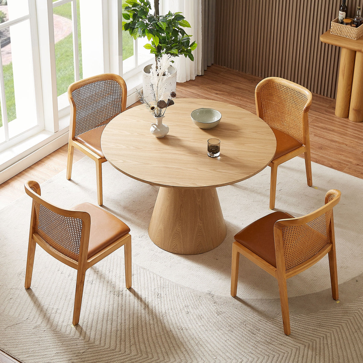 47.24'' Wooden Round Dining Table E511